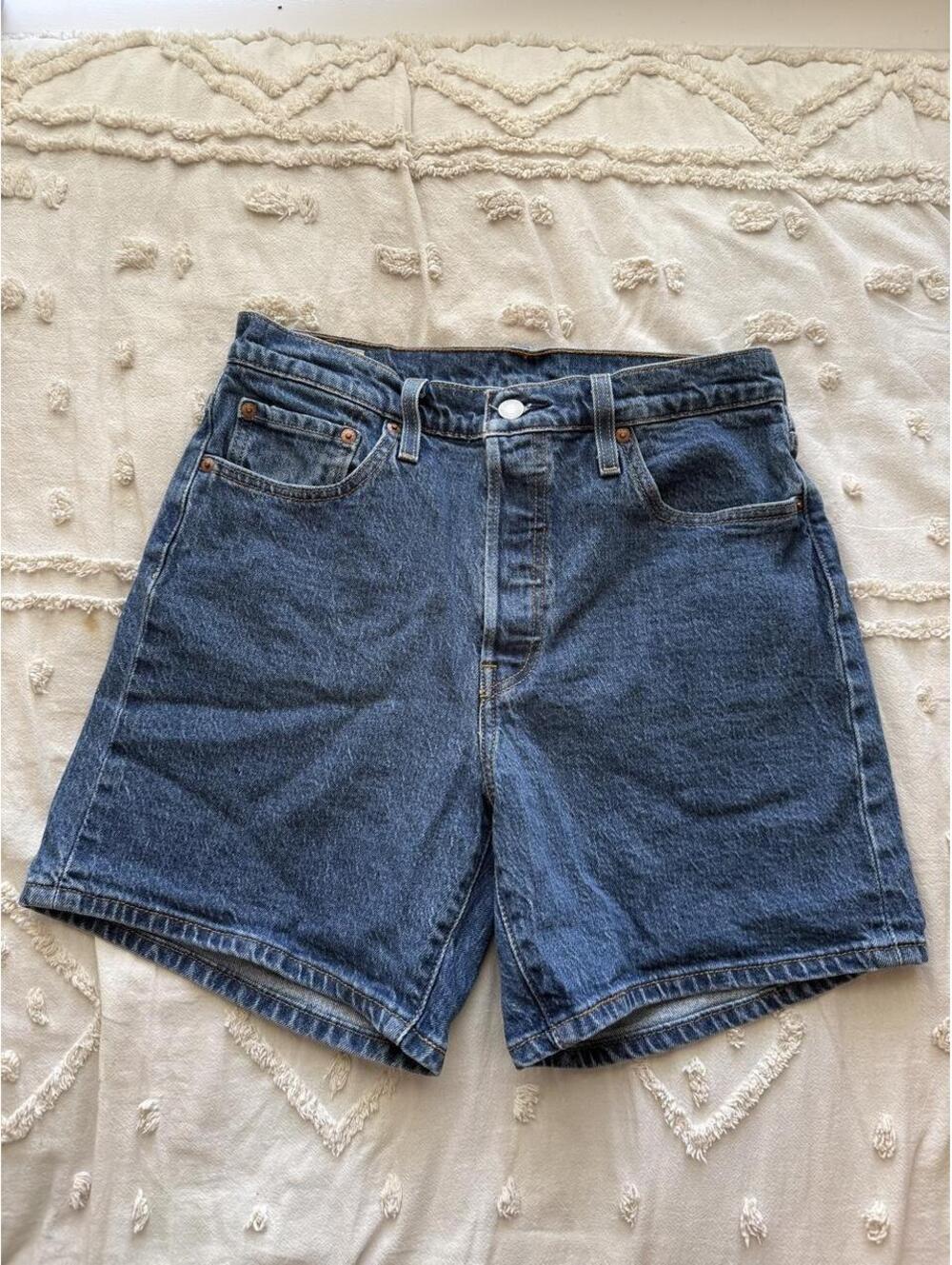 Levi’s Premium 501 Medium Wash Denim Shorts Approx 30 Waist